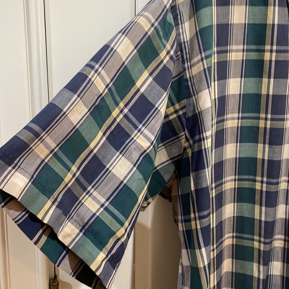 Darien Sport Shop || Men's Plaid Button Down Short Sleeve Shirt; Size XL - Picture 6 of 11